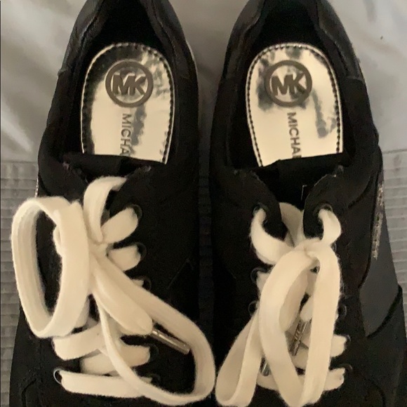 Michael Kors Sneakers - Picture 3 of 4